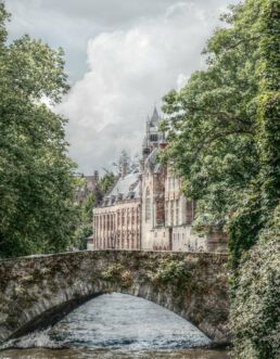 drawing of a bridge in the city of Bruges, belgium.